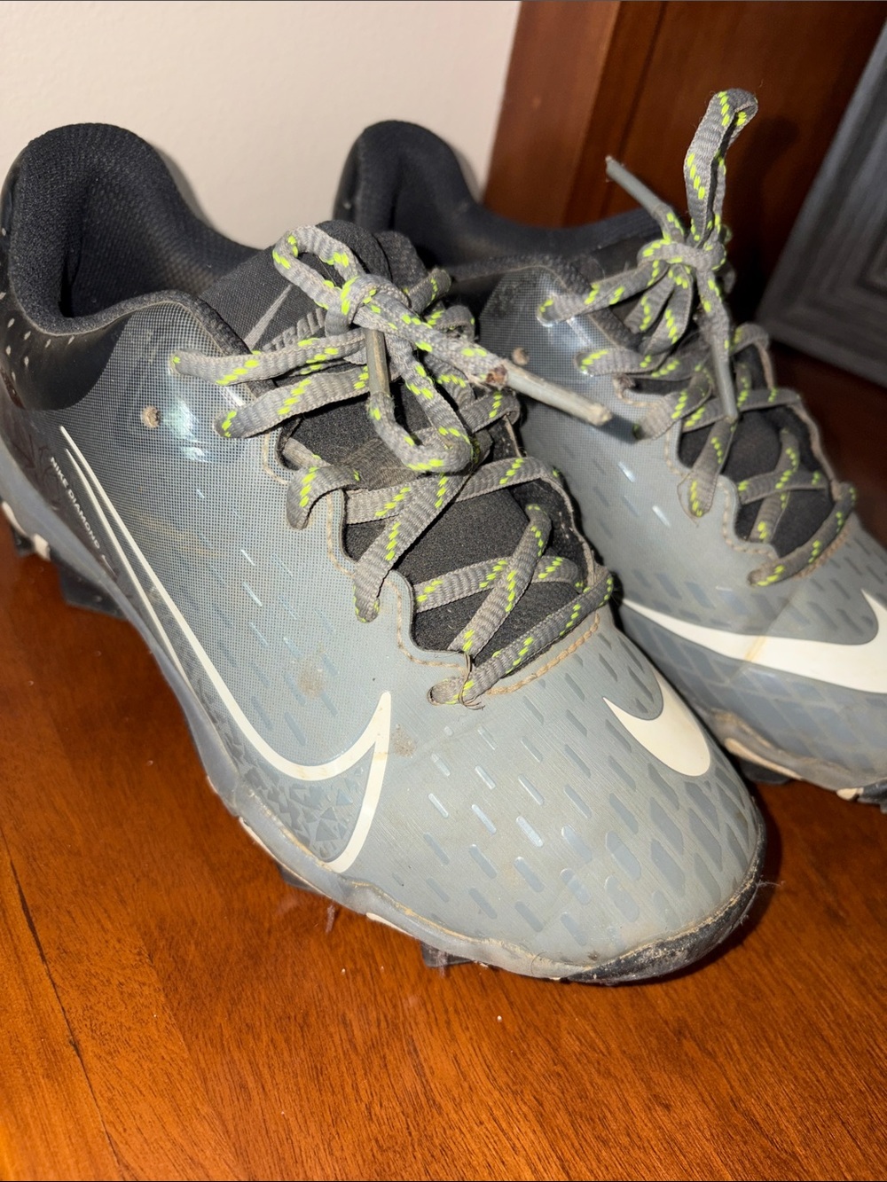 Nike Kids' Gray Swoosh Softball / T-Ball Cleats with Neon Accents Kids size 1.5